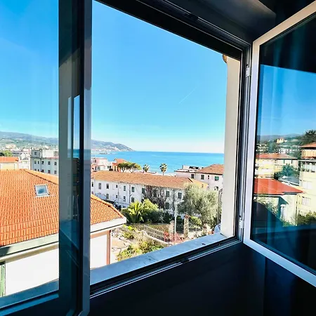 Londra - Bilocale Vista Mare دْيانو مارينا